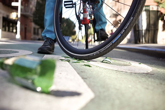 Cagliari, ai domiciliari esce per spacciare in bicicletta: 23enne arrestato dalla polizia