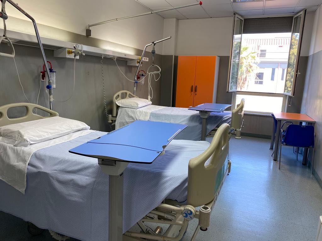 Cagliari, ecco il nuovo reparto Covid al Santissima Trinità: altri 20 posti letto per la guerra al Coronavirus