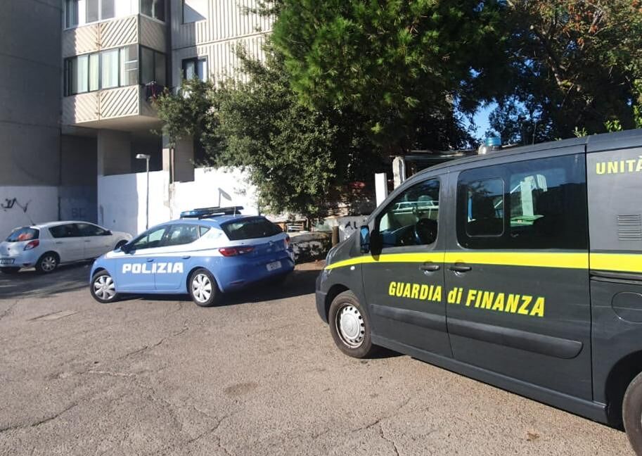 Fermato per un controllo, morde un dito a un agente: un arresto a Sant’Elia