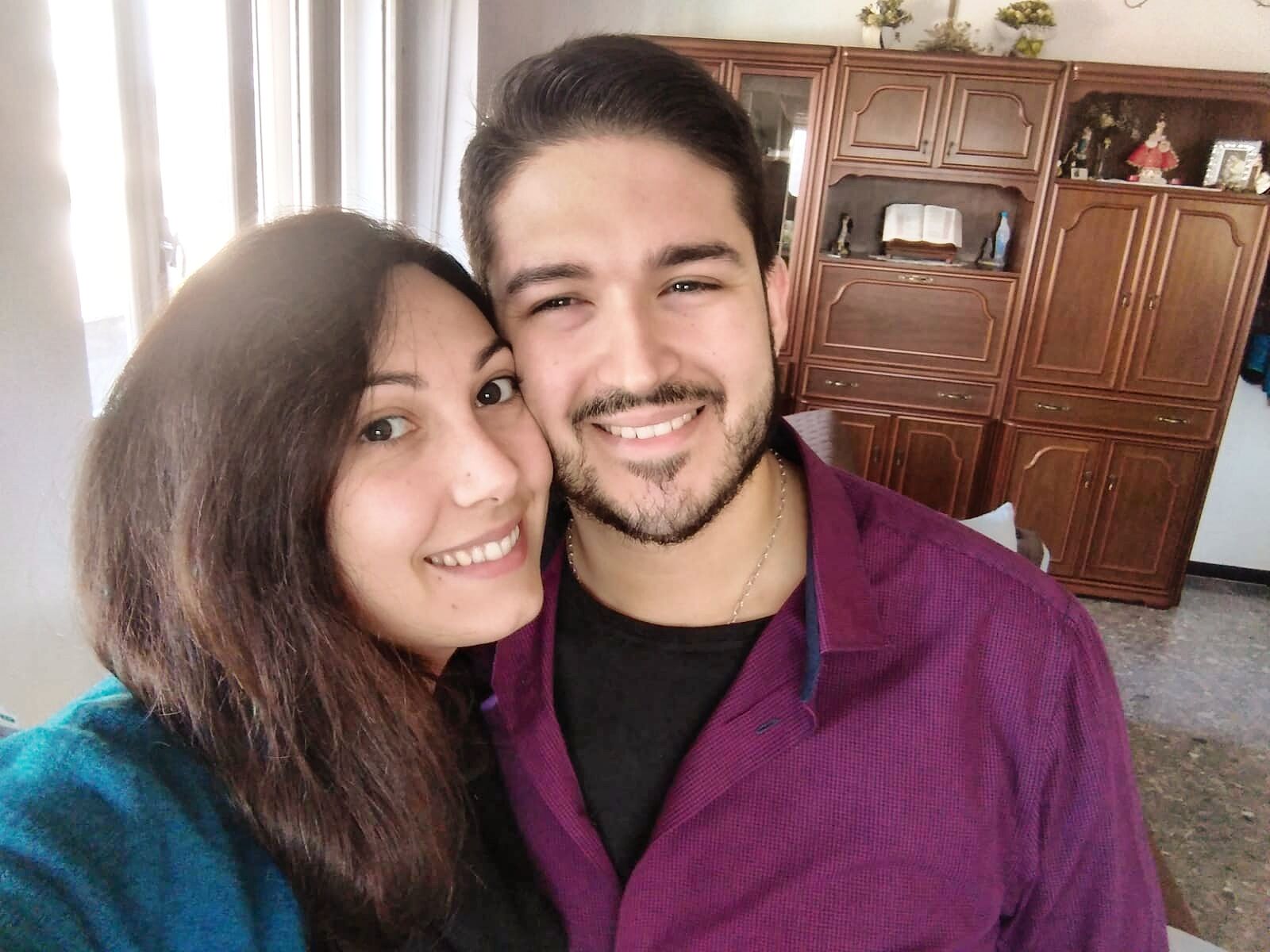 Cagliari, canta in balcone durante il lockdown e trova l’amore: la favola di Marco Antonio e Maria