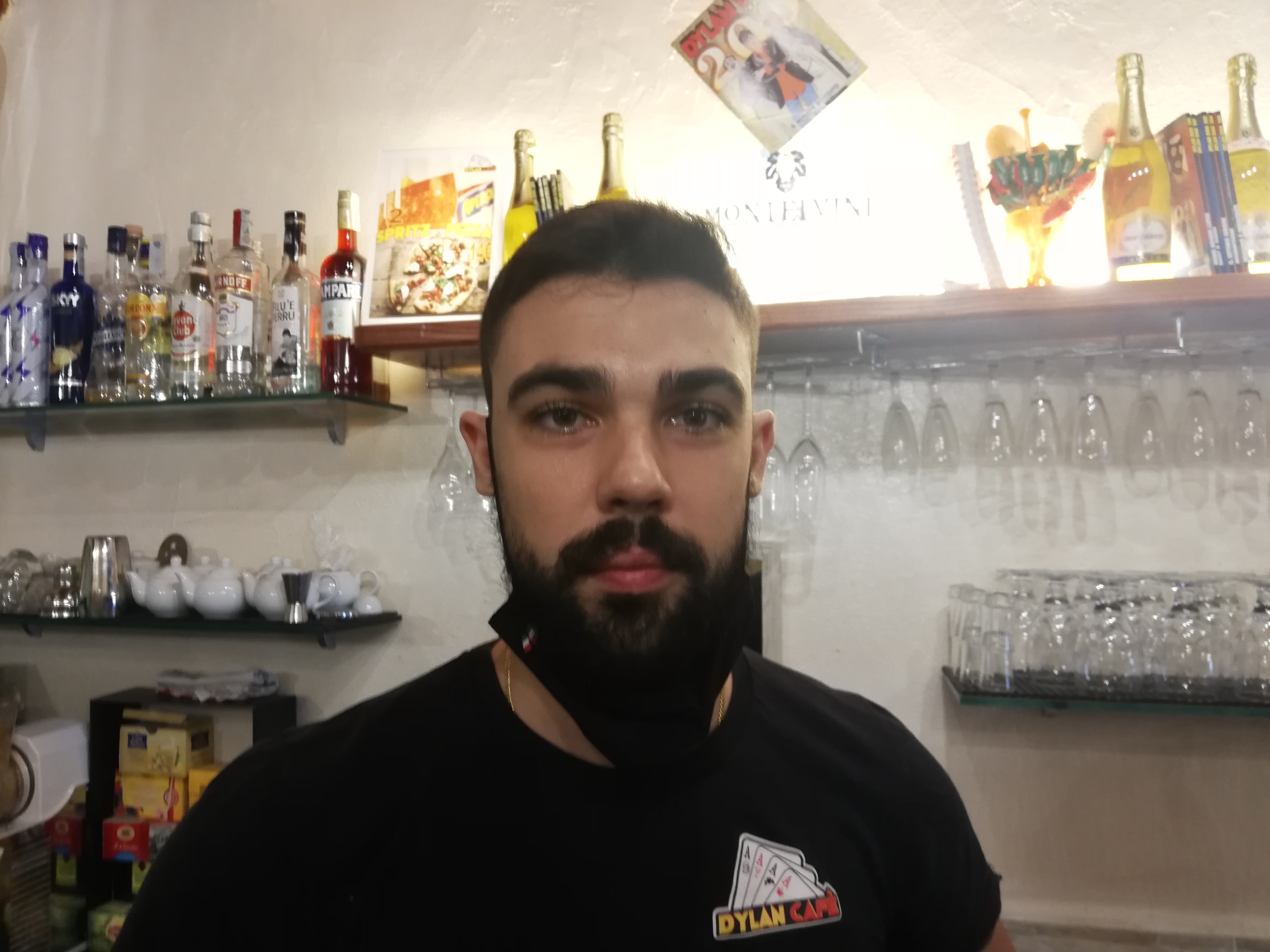 “Tenere aperto il bar dalle 18 a Cagliari? Inutile, la gente non si porta a casa gli aperitivi”