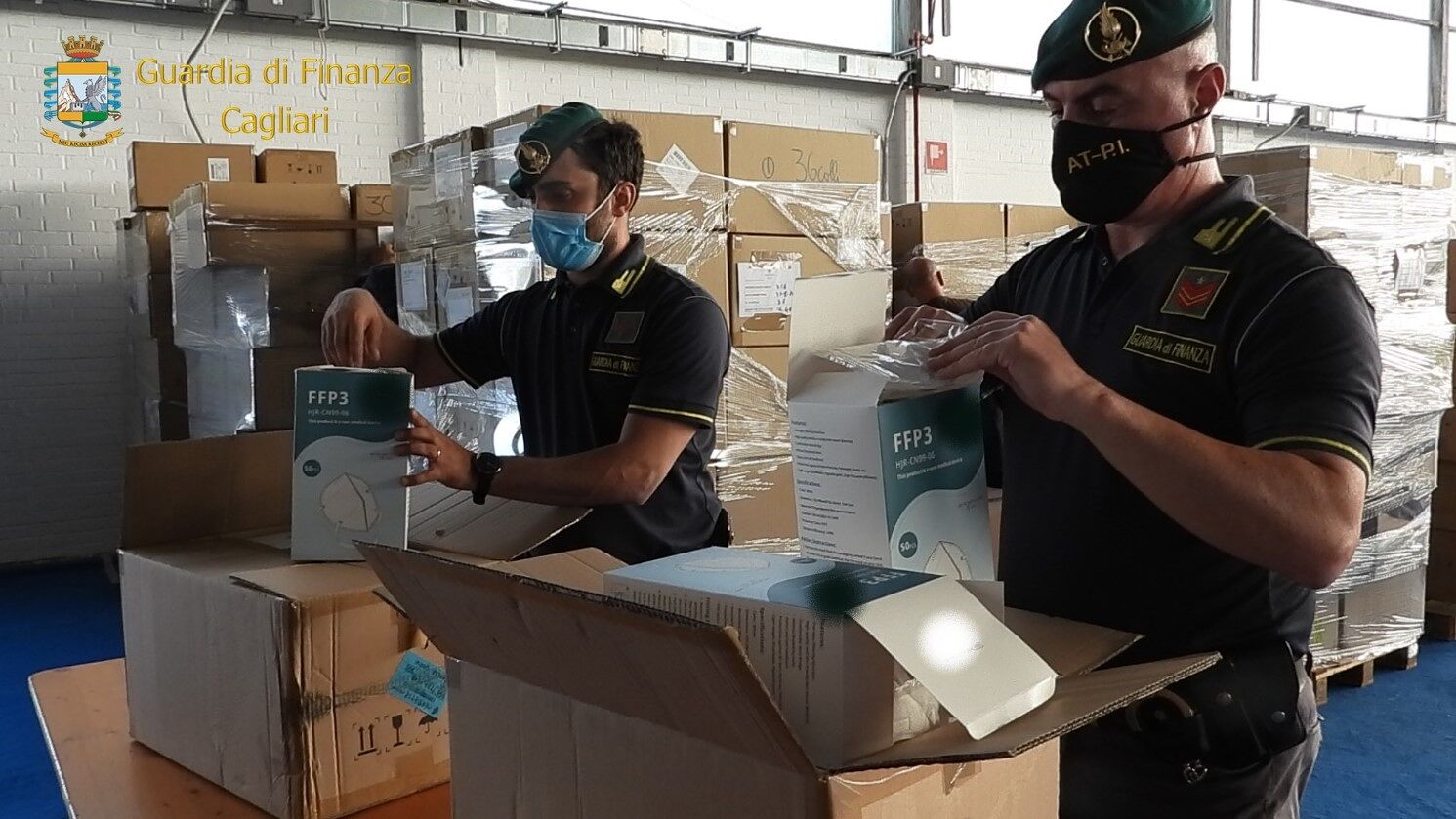 Frode nelle forniture pubbliche sarde, imprenditore agli arresti: sequestrati 11 milioni di euro e 3 milioni di mascherine