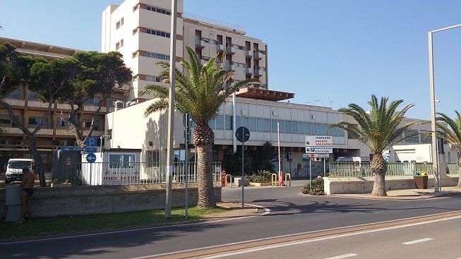 Cagliari, paziente positiva all’ospedale Marino: raffica di tamponi, 4 contagiati