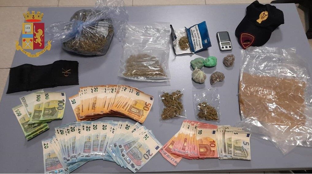 Marijuana nel giubbotto, in casa oltre 3mila euro: nei guai 19enne arrestato a Cagliari