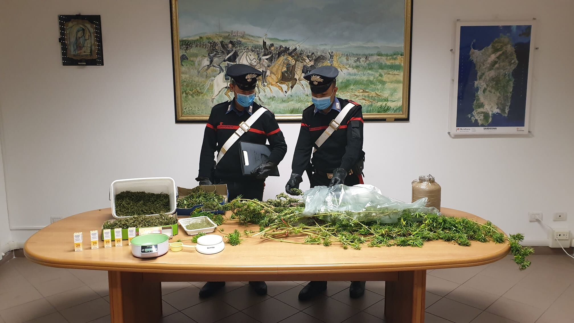 Olbia, in casa oltre mezzo chilo di marijuana: in manette 44enne