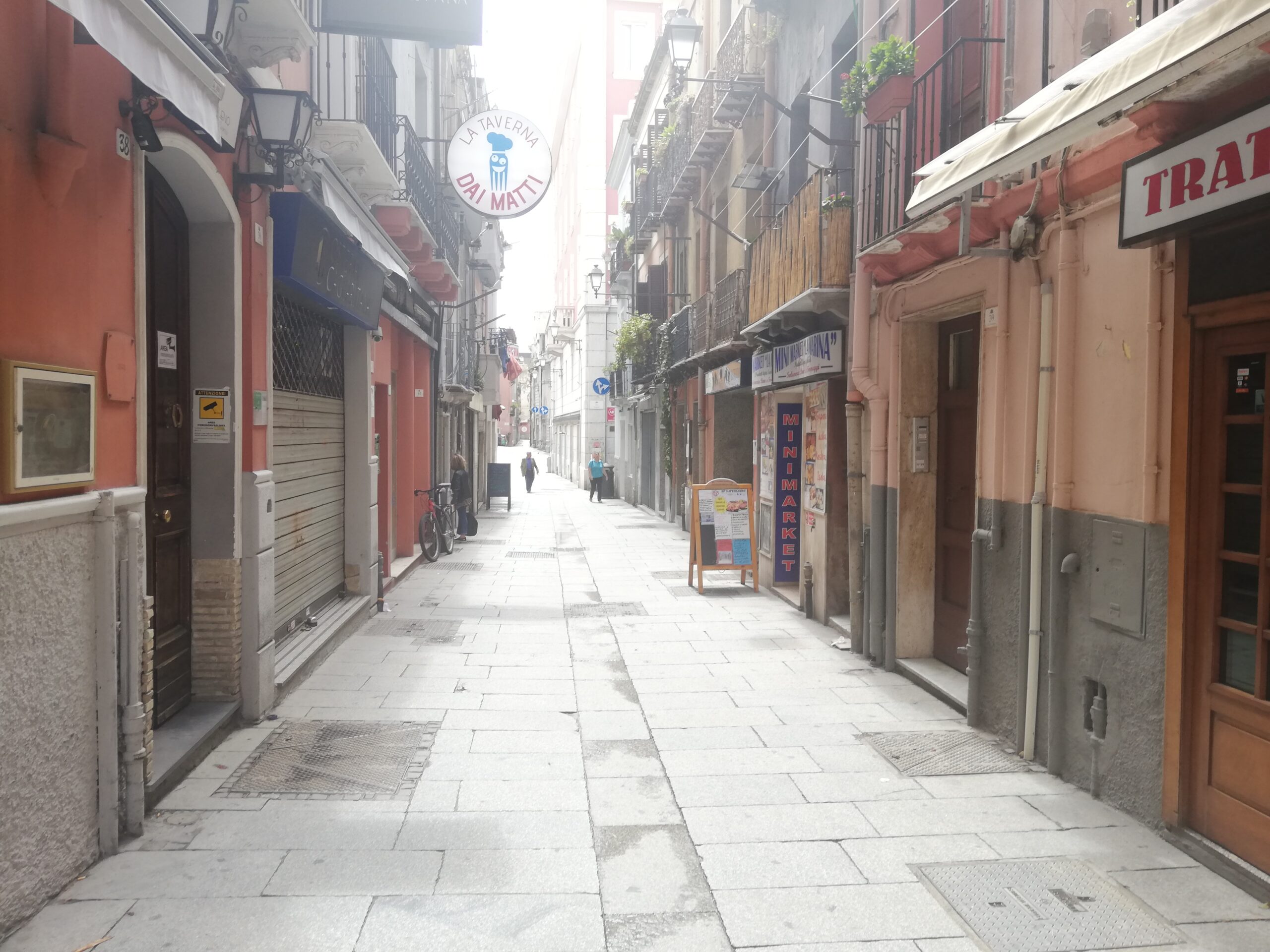 Cagliari, ristoranti con lo stop alle 24: “Come Cenerentola. Dopo mezzanotte diventiamo zucche”