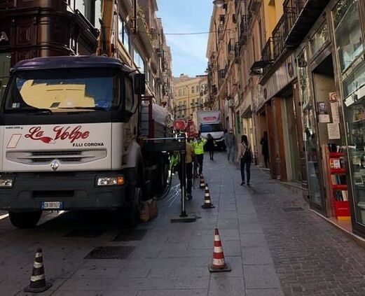 Cagliari, da oggi auto e camion in via Manno e nel Corso: “Ecco le zone pedonali”