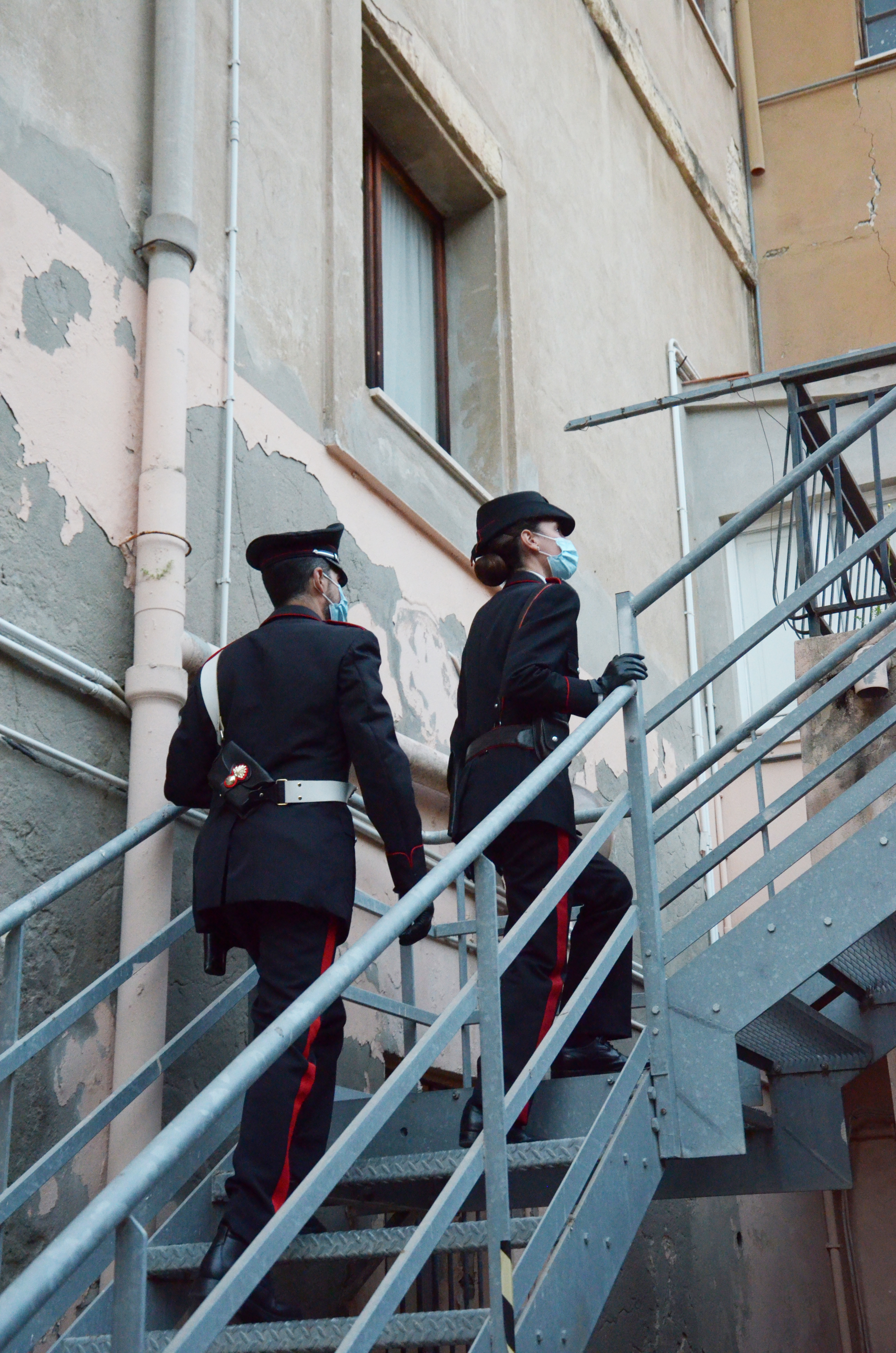 Uta, fa a pezzi l’auto confiscata e la rivende: 48enne denunciato dai carabinieri
