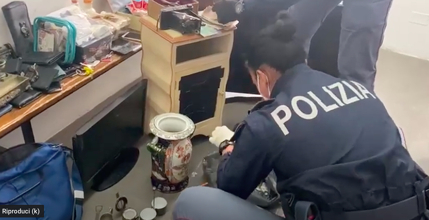 Furti seriali in appartamento a Cagliari, la polizia recupera altra refurtiva: c’è una nuova denuncia