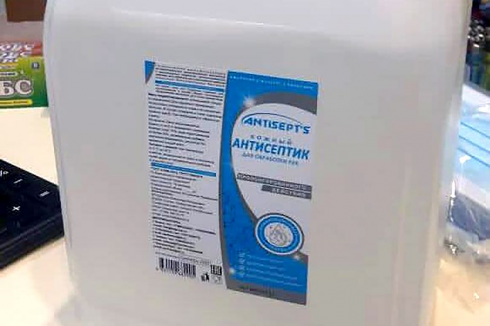 Russia, l’alcol finisce e per ubriacarsi bevono disinfettante per le mani: muoiono in 7
