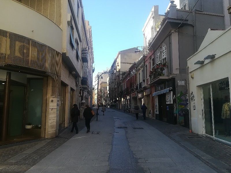 Crisi e debiti, clamorosa protesta di commercianti e imprenditori del Cagliaritano: “Non paghiamo le tasse”