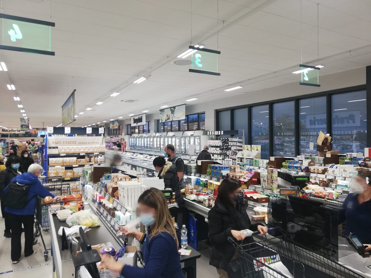 Supermercati aperti a Natale e Capodanno in Sardegna, sindacati furiosi: “Ingiustizia per i lavoratori, vanno chiusi”