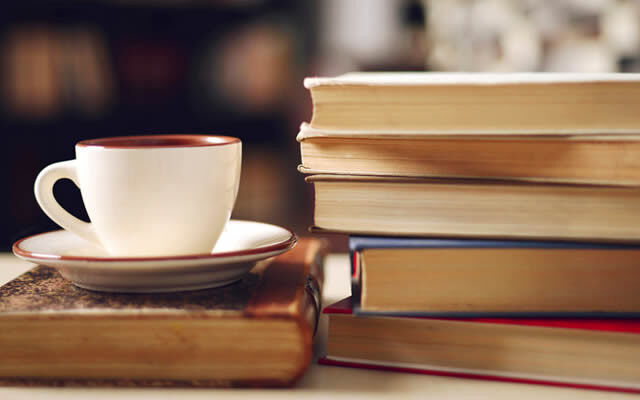 Cagliari, letture nei caffè letterari: via a “Non restiamo spenti”