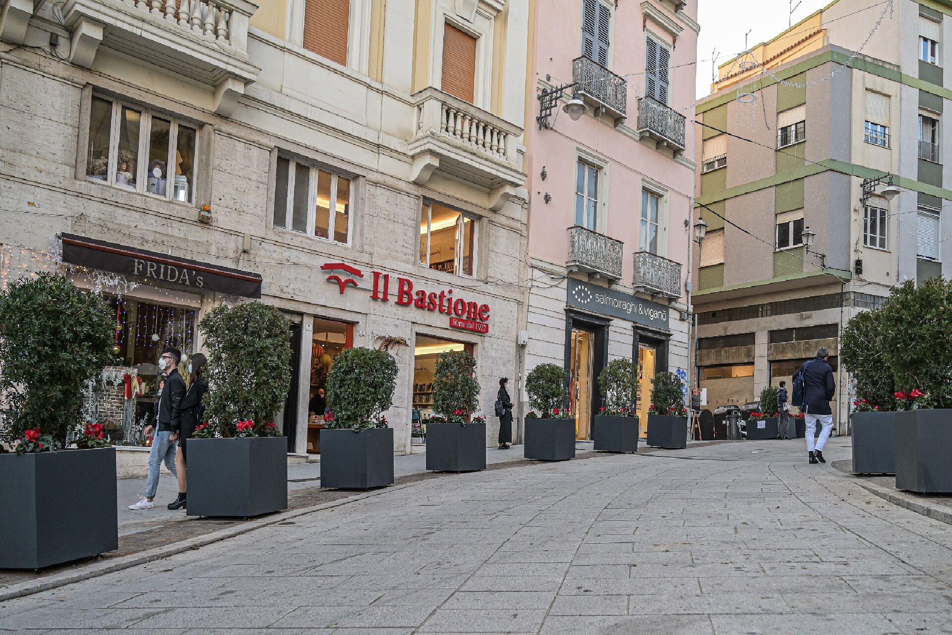 Cagliari, 87 fioriere per abbellire strade e piazze