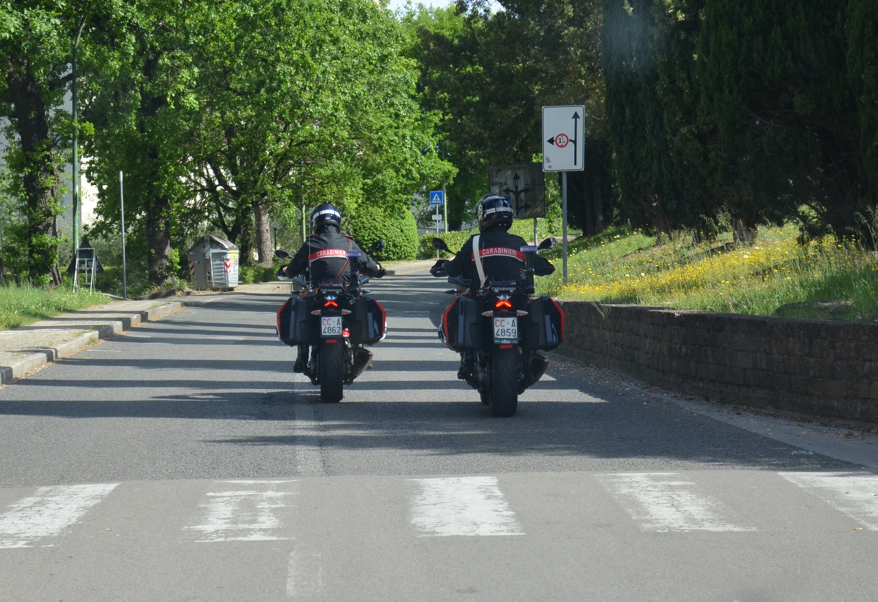 Teulada, con l’auto taglia la strada a un compaesano e gli blocca il passaggio: denunciato