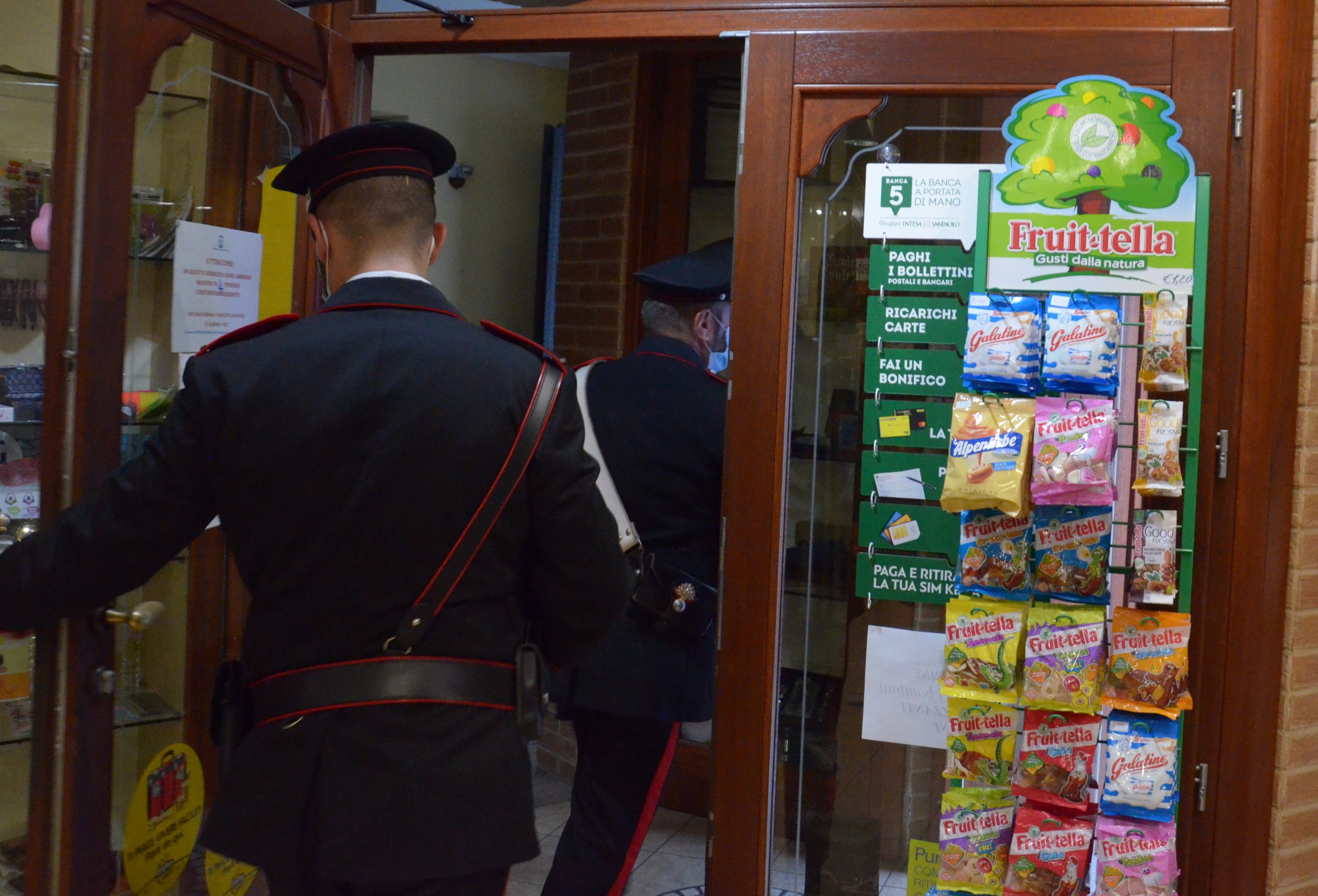 Pula, il bar è troppo affollato: sanzionato il titolare