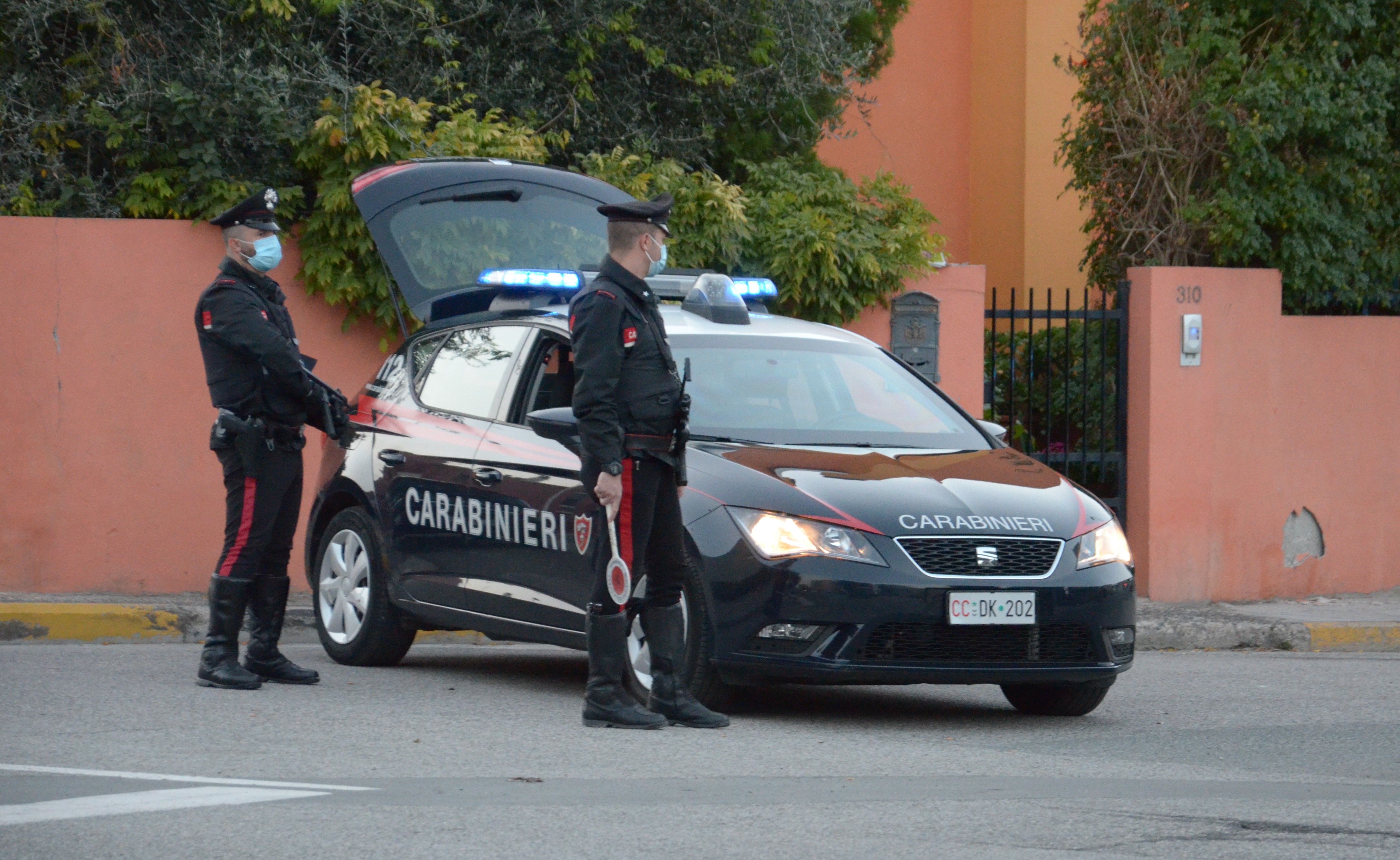 Cagliari, ruba un cellulare sull’autobus: denunciato un 20enne algerino