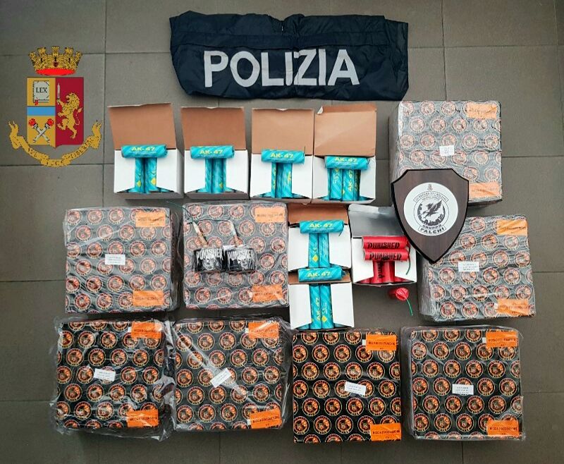 Cagliari, sequestrati 176 kg di materiale esplosivo: l’arsenale per i botti di Capodanno VIDEO