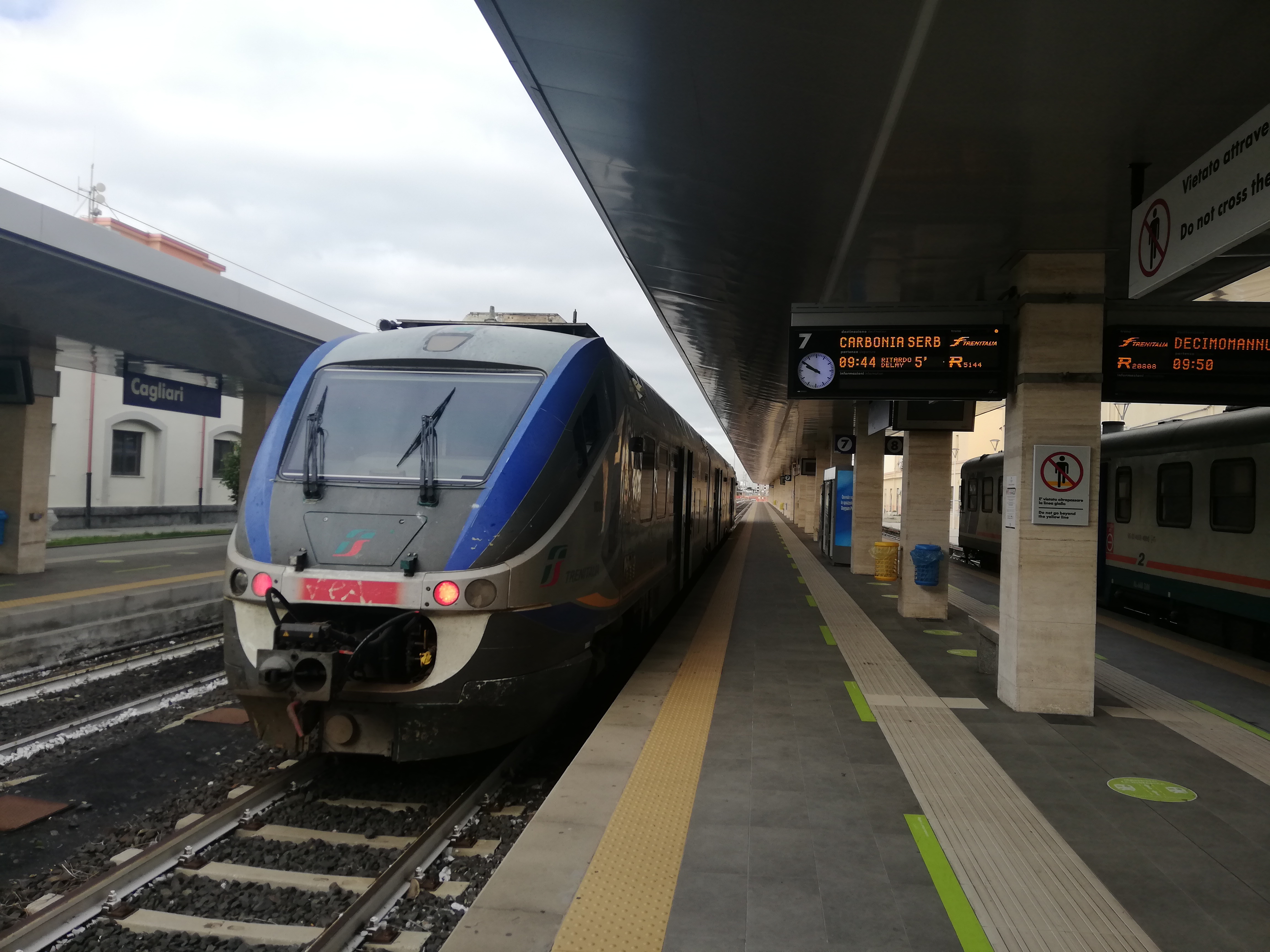 Cagliari, treno ha un guasto dopo la partenza: stazione paralizzata