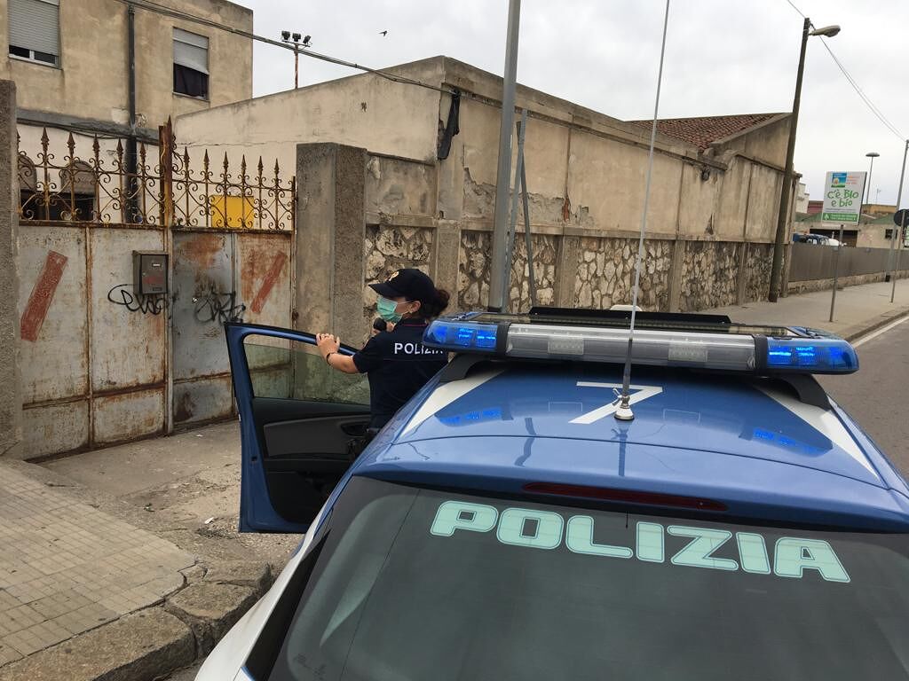 Cagliari, occupano abusivamente uno stabile in via Riva di Ponente: allontanati 11 stranieri