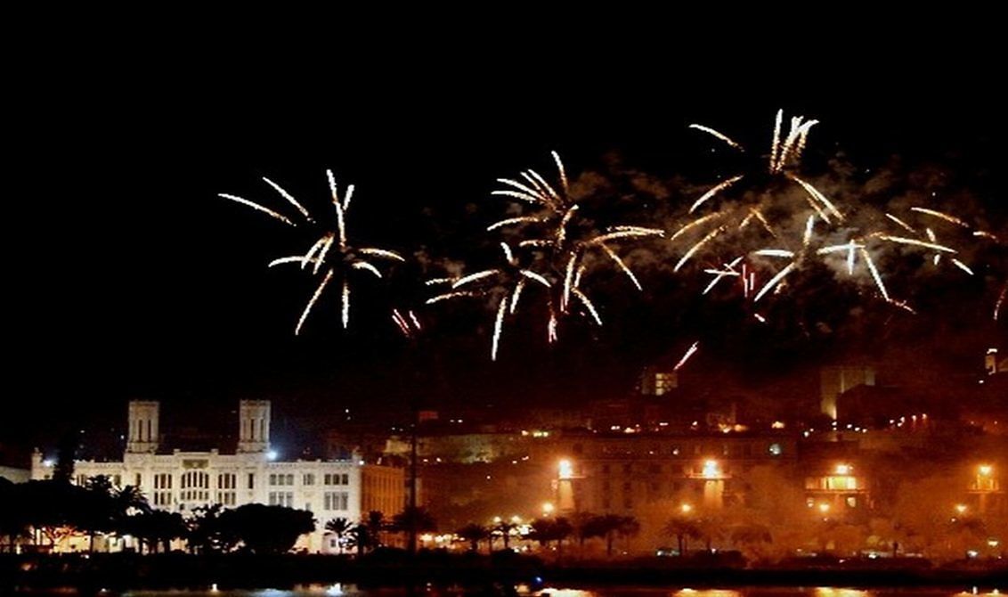 Cagliari, stop ai fuochi d’artificio e alle installazioni da 180mila euro per Natale e Capodanno