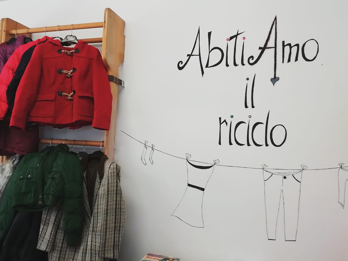 Abitiamo il Riciclo, consegna gratuita indumenti usati: prosegue il servizio a Cagliari e Decimo