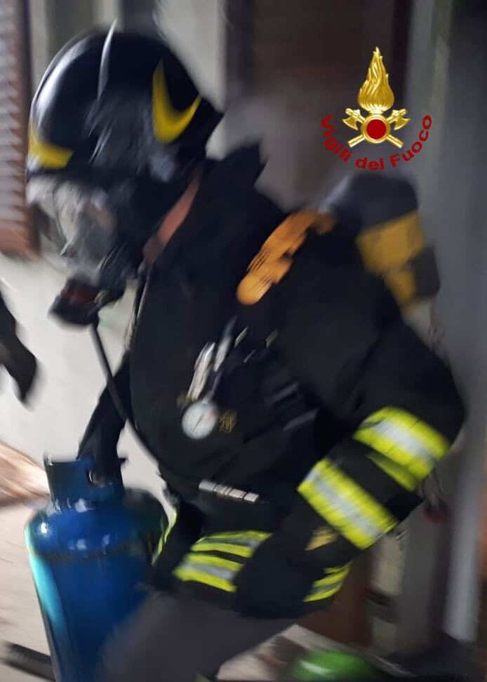 Quartucciu, scoppia un incendio in casa: una persona ferita