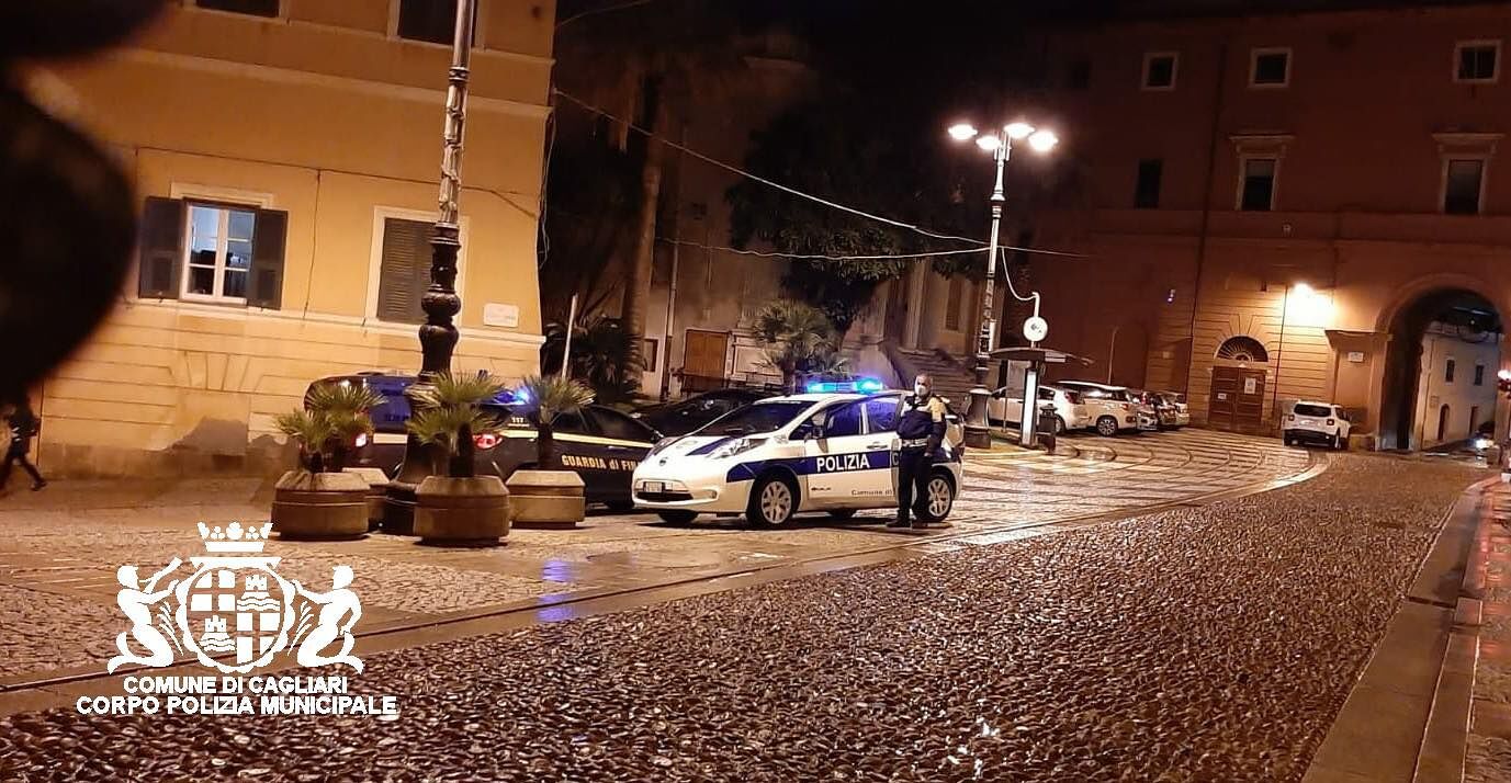 Cagliari, assembramenti di giovani a Is Mirrionis: fioccano le multe