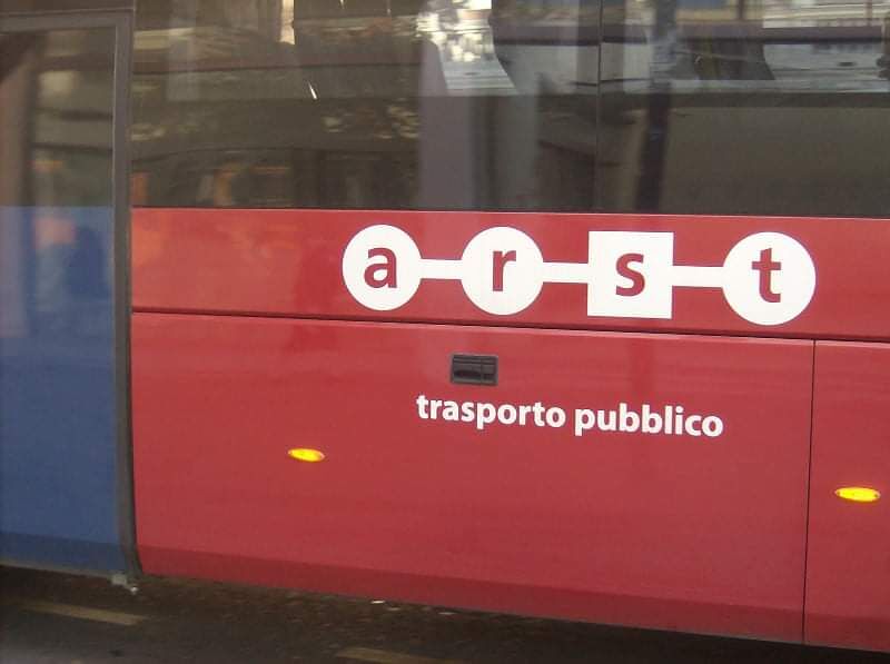 Ritorno a scuola in sicurezza a Sant’Antioco, volontari alla fermata dei bus per garantire rispetto delle norme anticovid