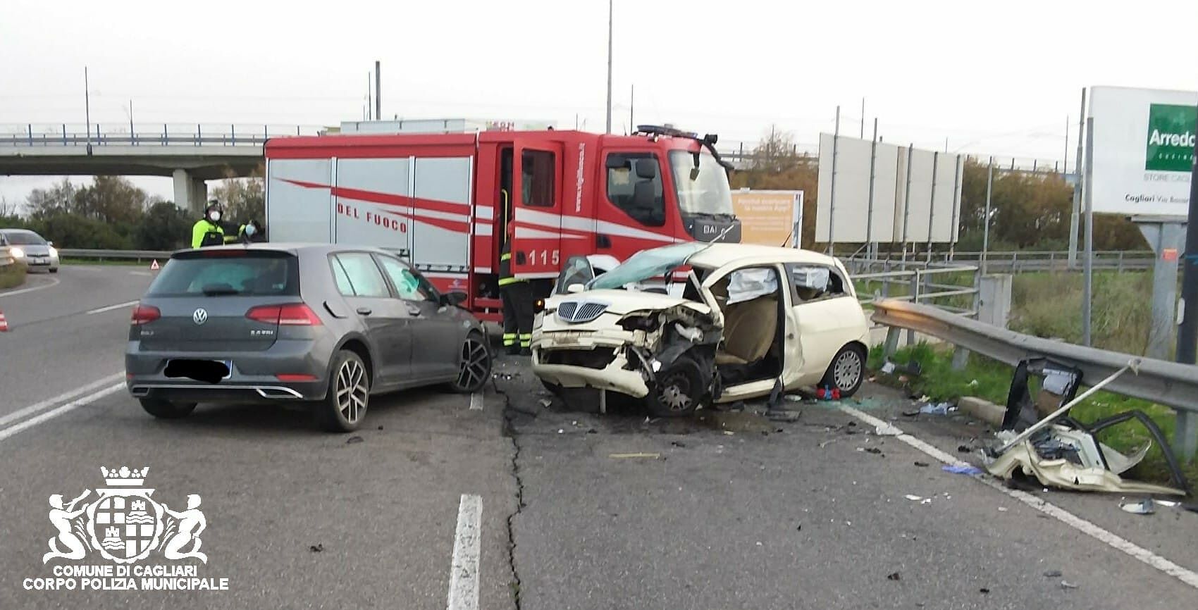 Cagliari, scontro frontale a Is Pontis Paris: tre feriti, due gravi
