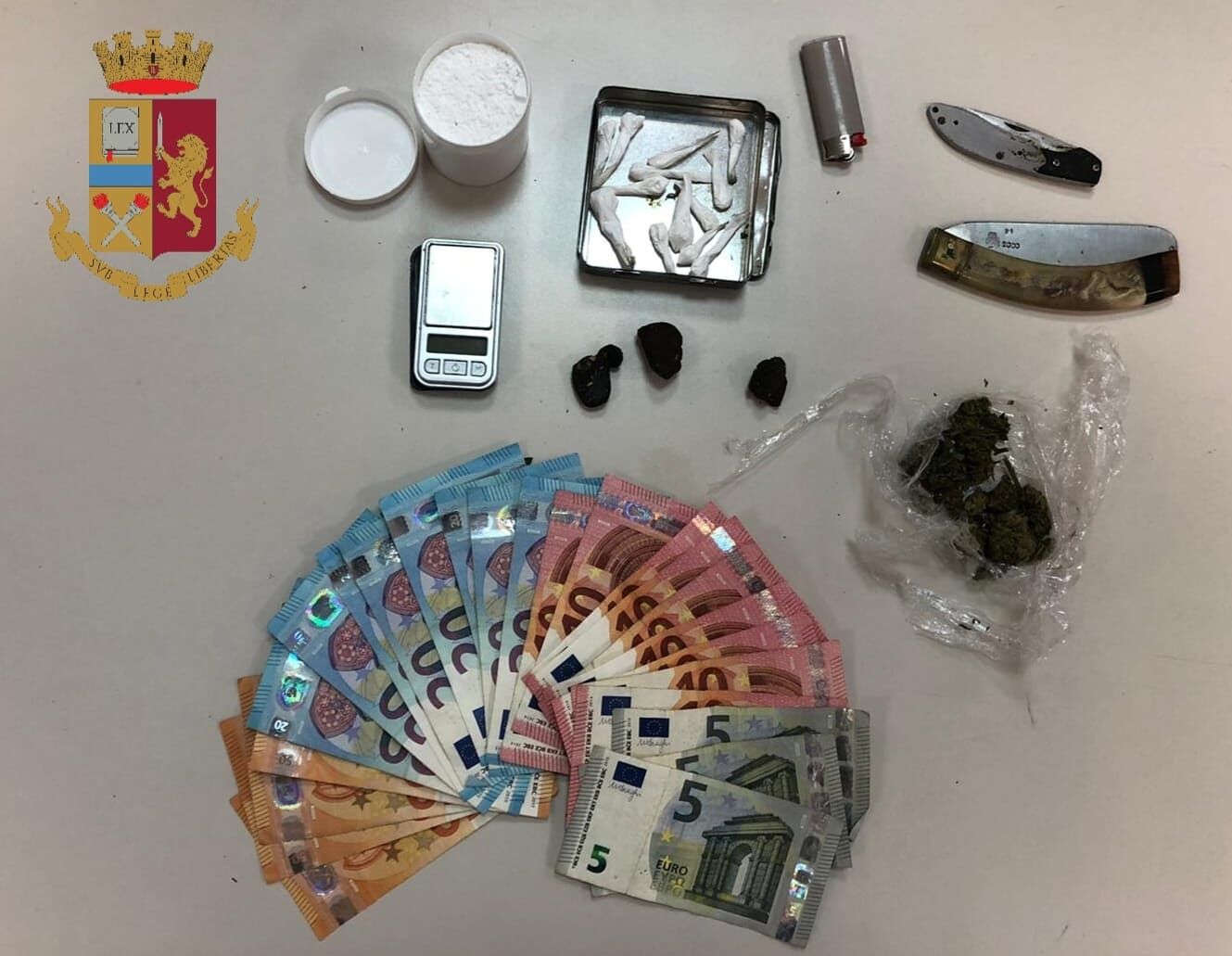 Cagliari: nasconde in casa cocaina, hashish e marijuana. Arrestato insospettabile 25enne