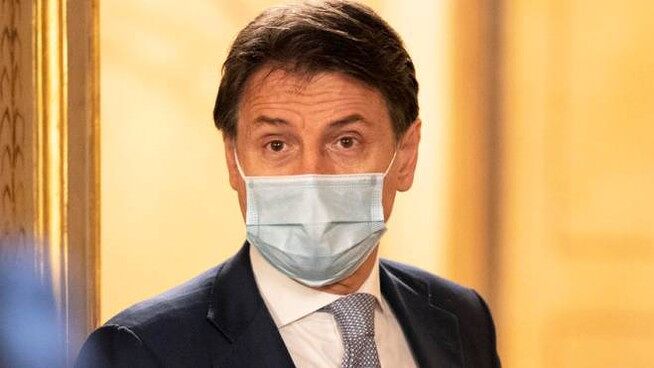 Il Governo ottiene la fiducia anche in Senato, niente maggioranza assoluta: Renzi “salva” Conte