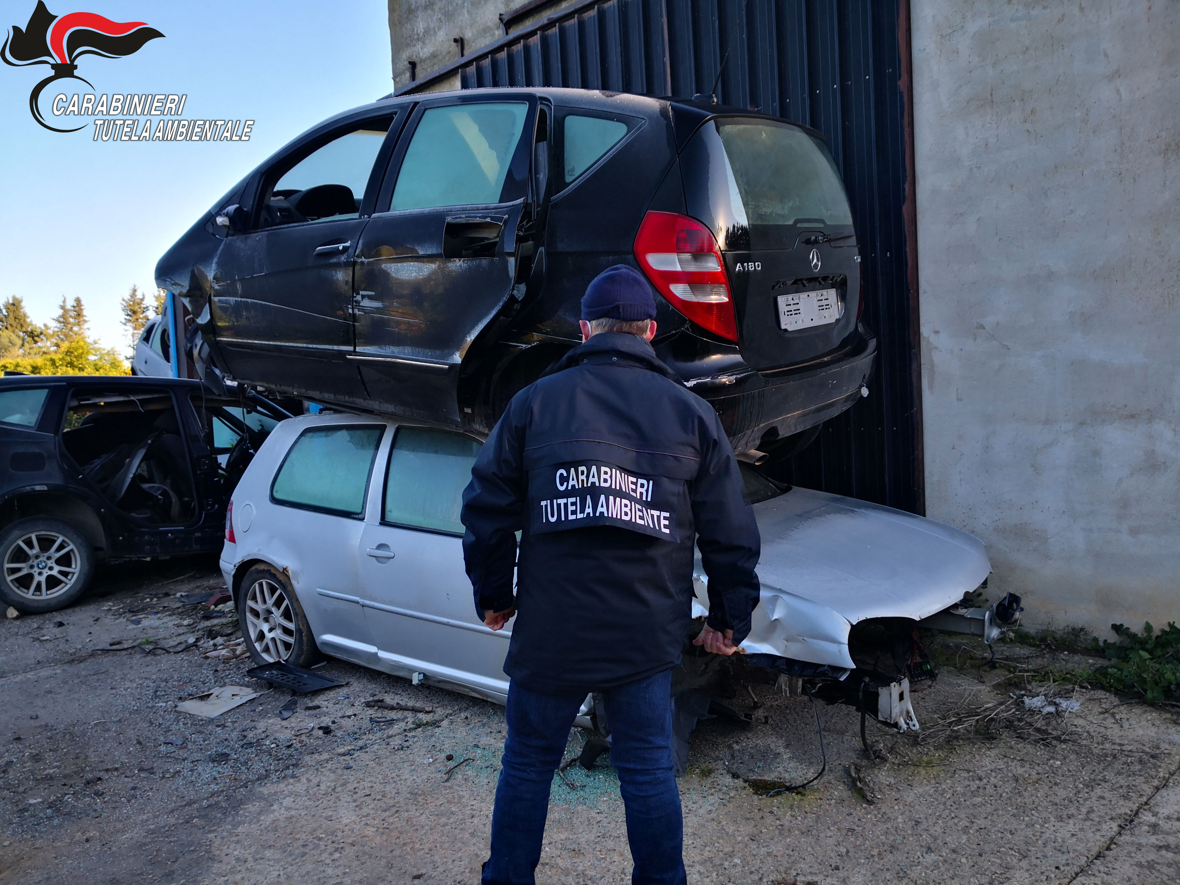Traffico di rifiuti, combustione illecita e delitti contro il patrimonio: un arresto a Villasor