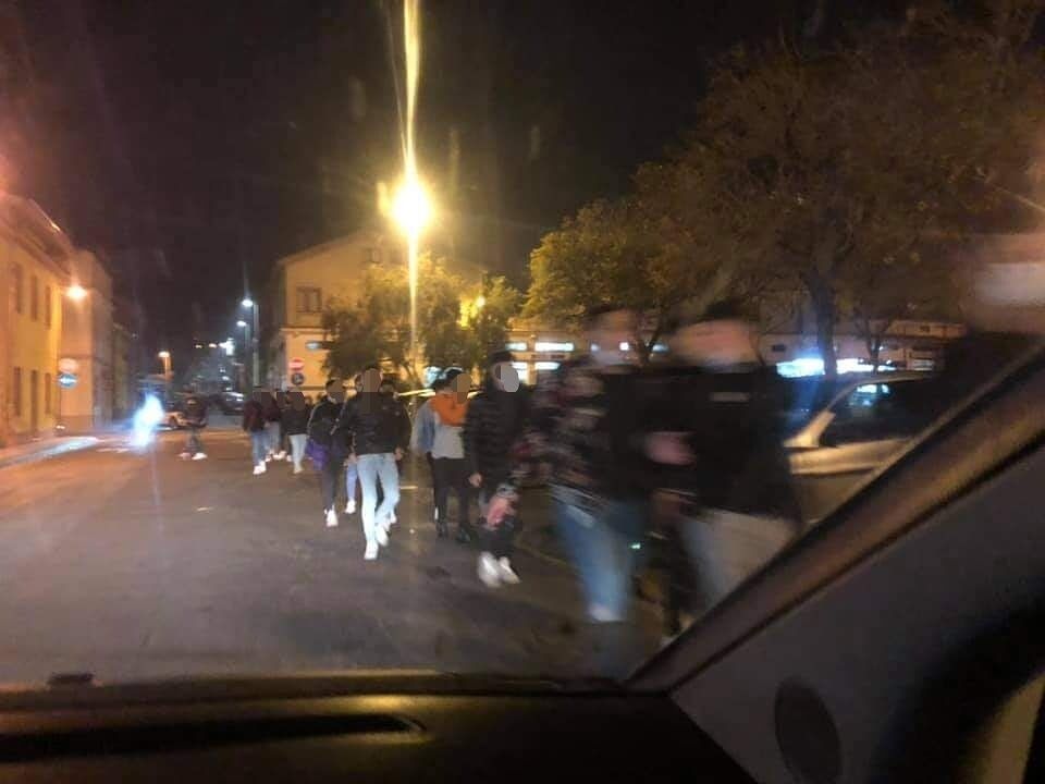 Guspini, “in 30 contro uno”: giovanissimo salvato dal branco da un automobilista