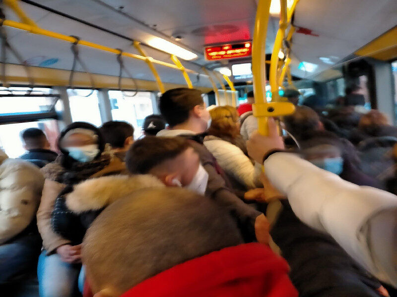 “Cagliari, ecco come viaggiamo noi studenti: senza distanziamenti sul bus da Quartucciu a Mulinu Becciu”