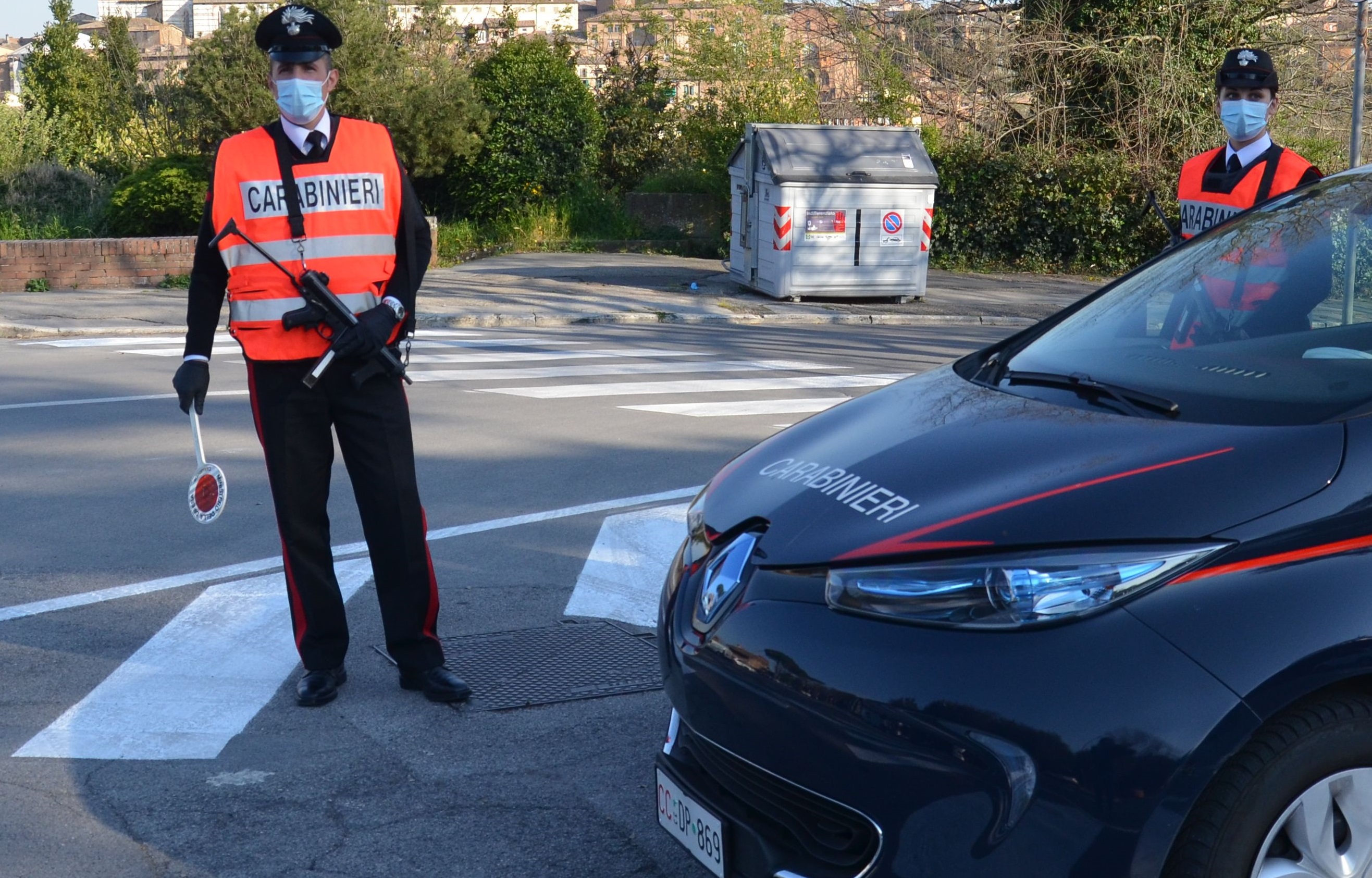Sinnai, coppia trovata in possesso di coltelli proibiti e denunciata