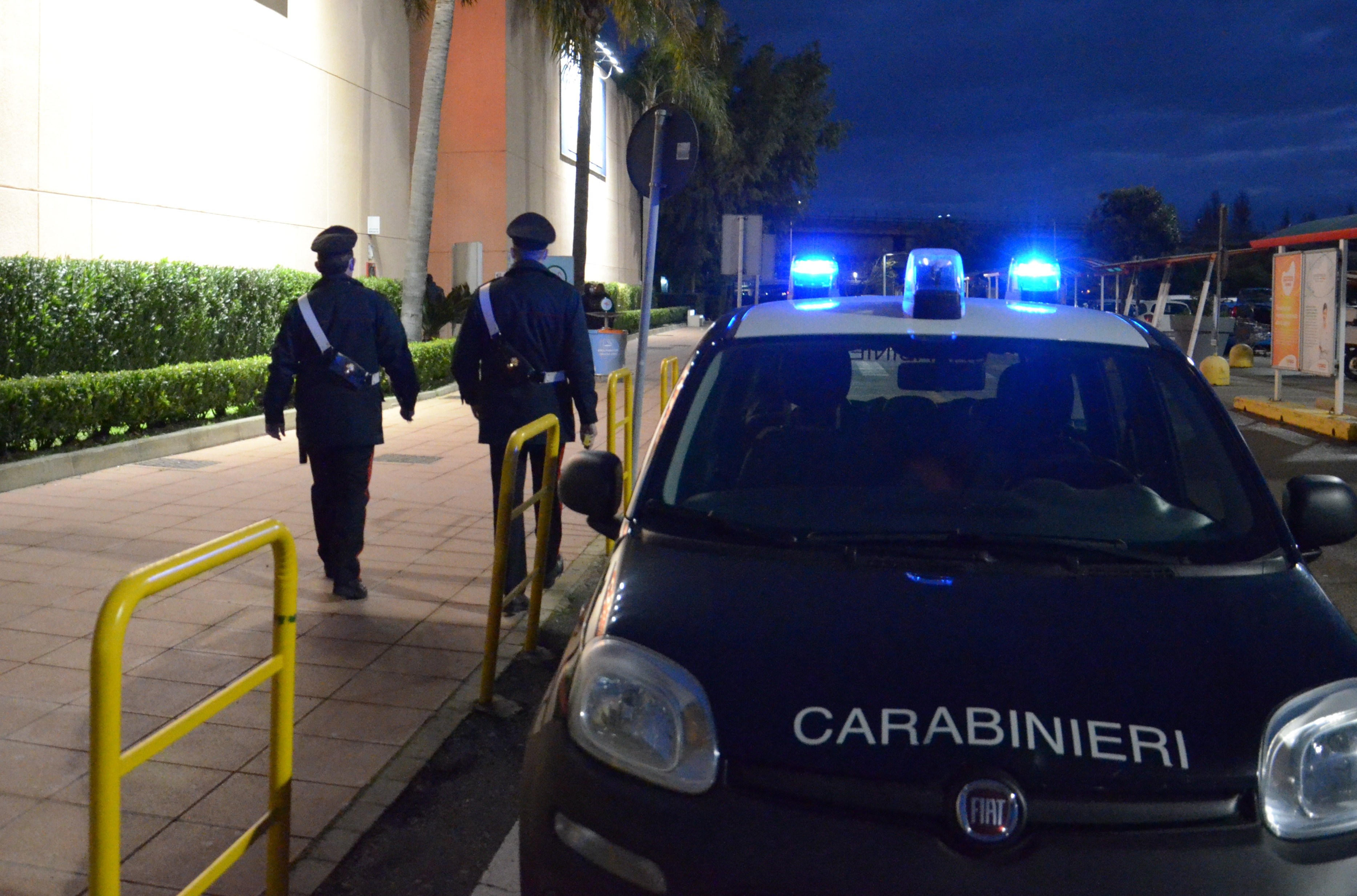 Capoterra, in auto con la droga e la contabilità su un foglio: 53enne denunciato dai carabinieri
