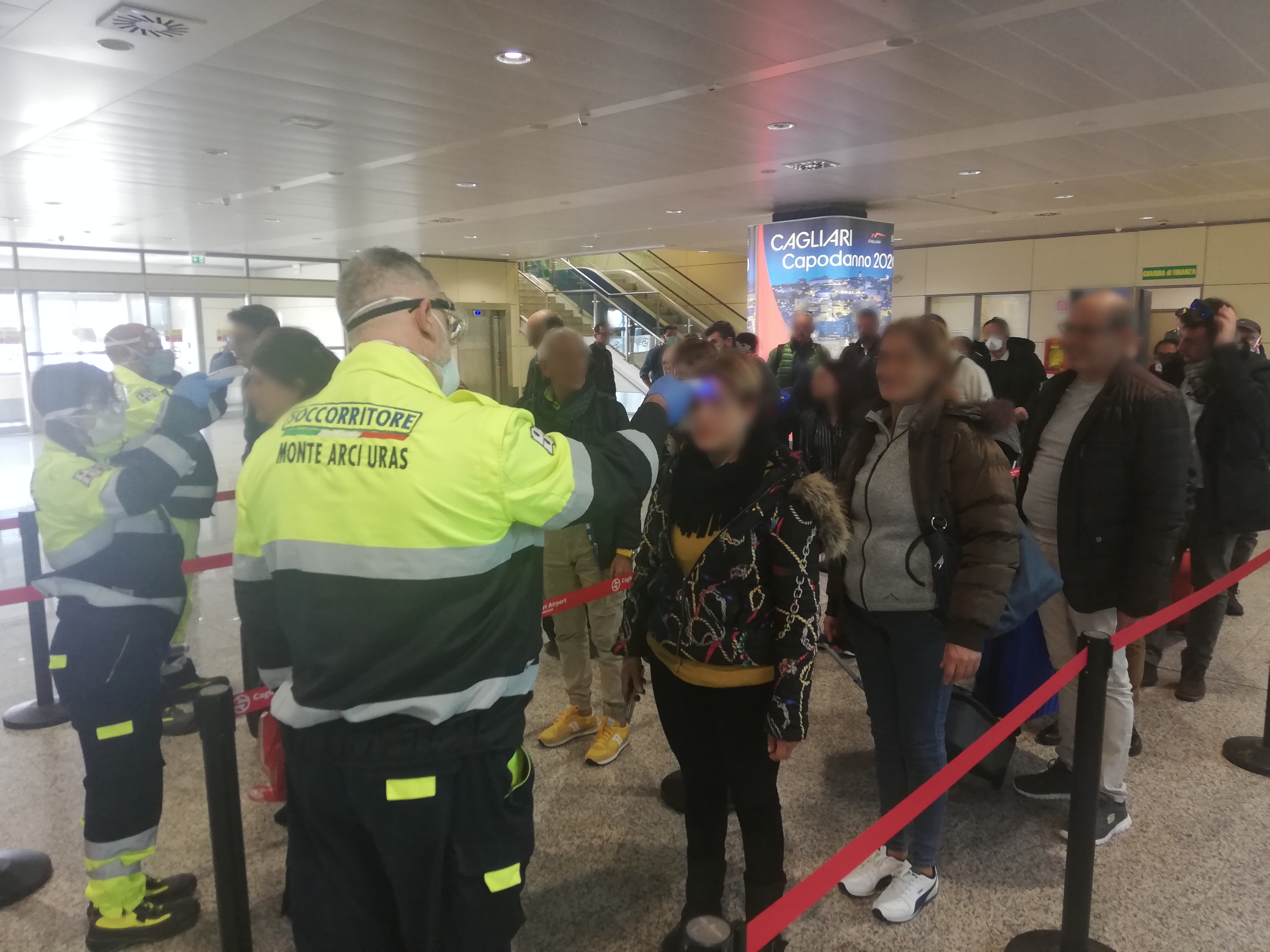 La Sardegna si blinda contro il Covid, controlli in porti e aeroporti: test di negatività o quarantena