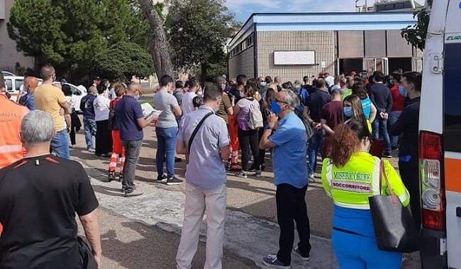 Alla Fiera di Cagliari maxi centro per le vaccinazioni contro il Covid: 16 postazioni con medici e infermieri