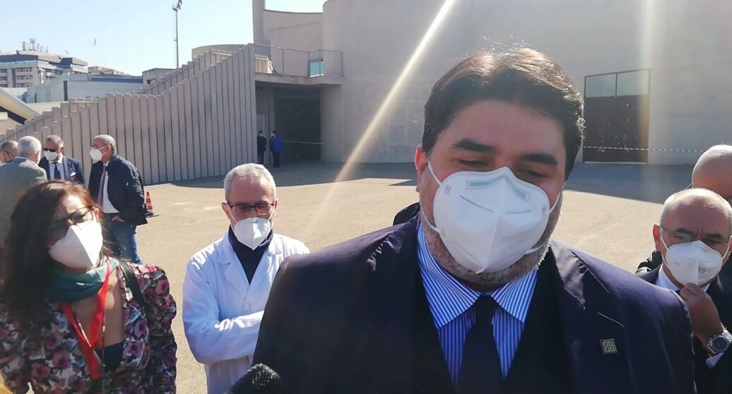 Solinas: “Stiamo lavorando per liberare la Sardegna dal virus, zona bianca con vaccini e screening”