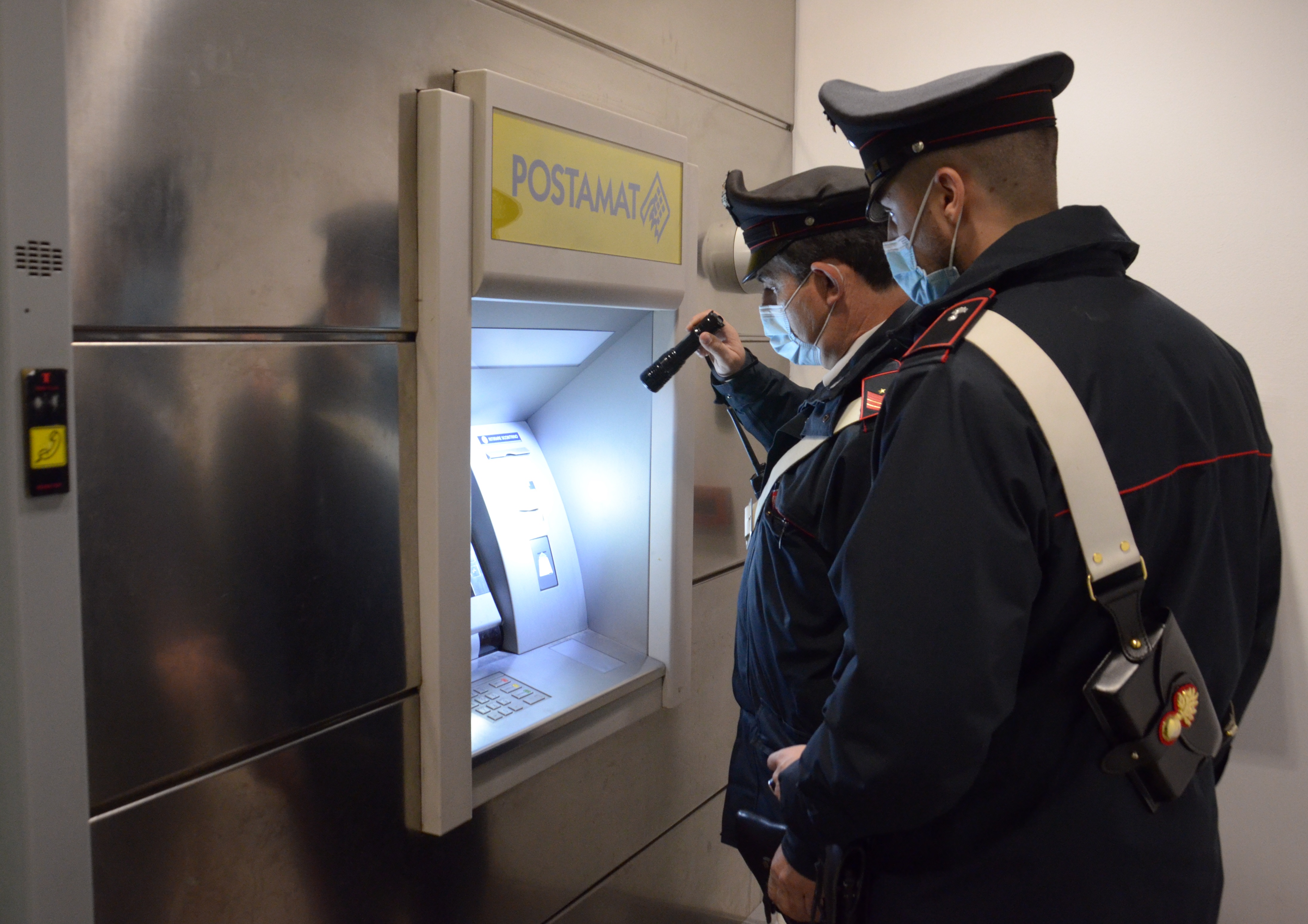 Truffa dell’assicurazione auto online, la vittima è una donna di San Sperate: denunciato un napoletano
