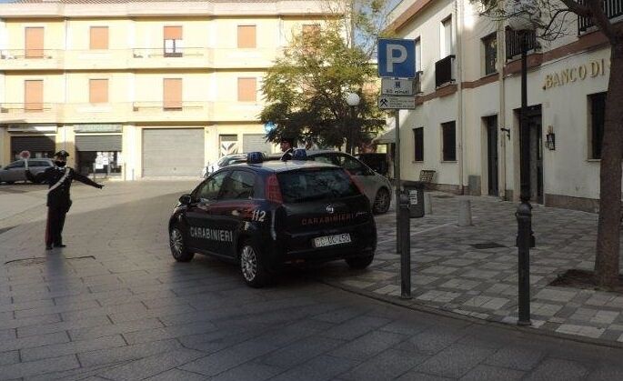 Autobus di linea colpisce un’auto in sosta a San Gavino, ferita una passeggera