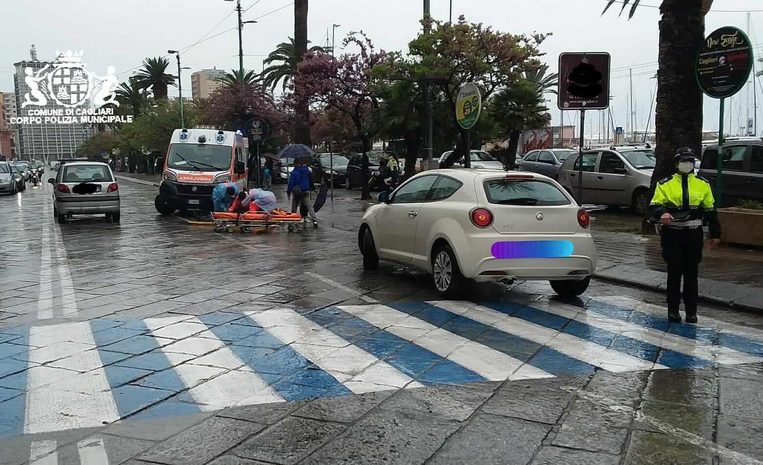 Cagliari, 55enne travolto sulle strisce in via Roma: ferito e trasportato all’ospedale