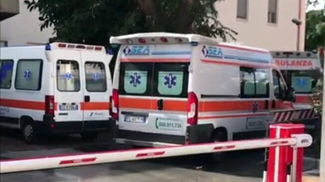 Cagliari, 6 ambulanze con pazienti Covid al Ss. Trinità: ospedale sotto pressione