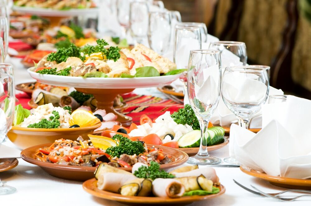 Pranzo al ristorante in zona arancione in Sardegna, al tavolo politici e funzionari: indaga la Finanza