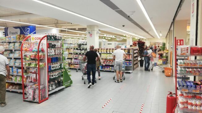 Centri commerciali chiusi nei weekend: “Tanti dipendenti rischiano il posto anche in Sardegna”