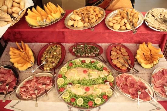 Mega pranzo nell’hotel di Sardara con politici e dirigenti: indaga la Procura