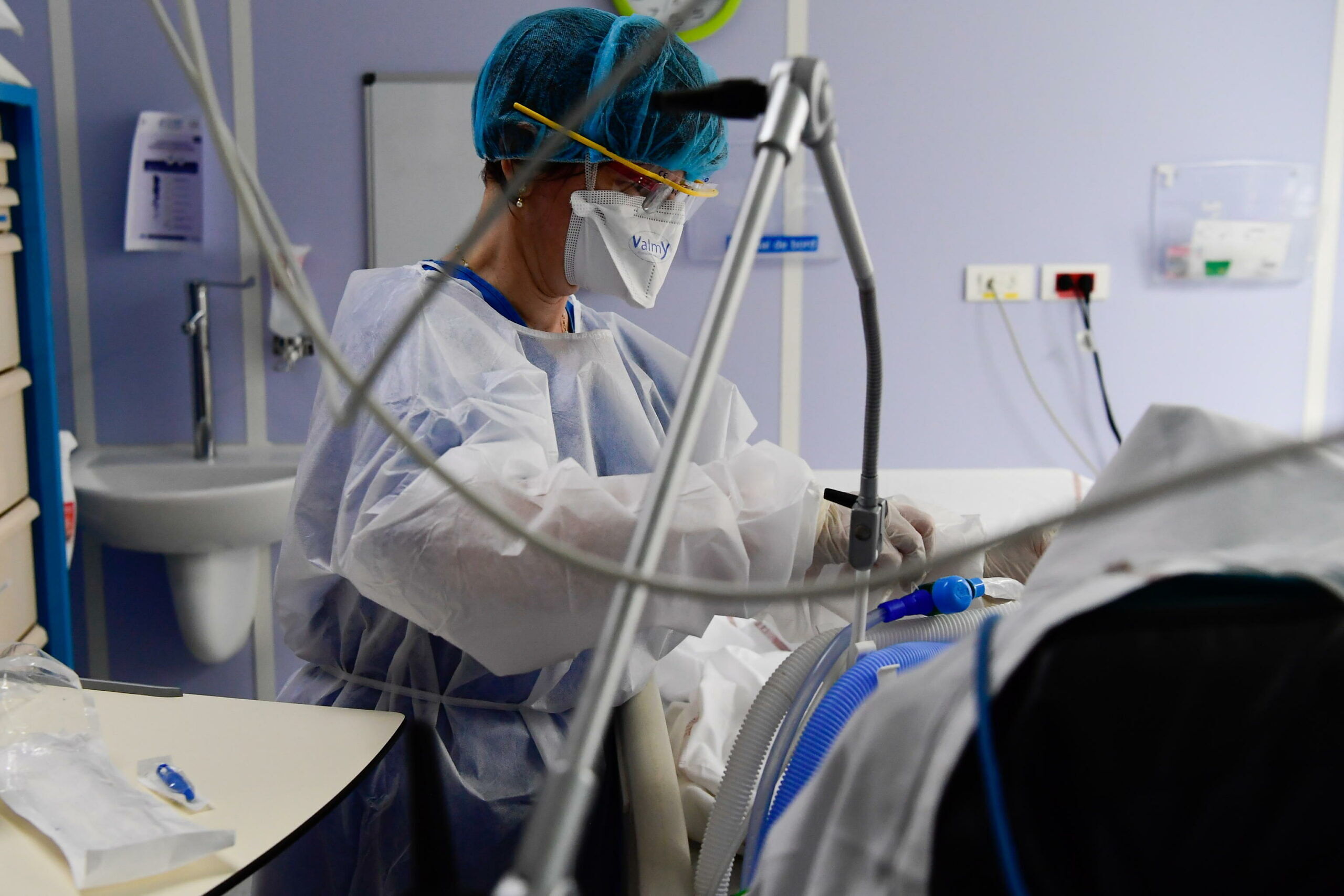 Covid, numeri da zona rossa in Sardegna: ma inizia la discesa