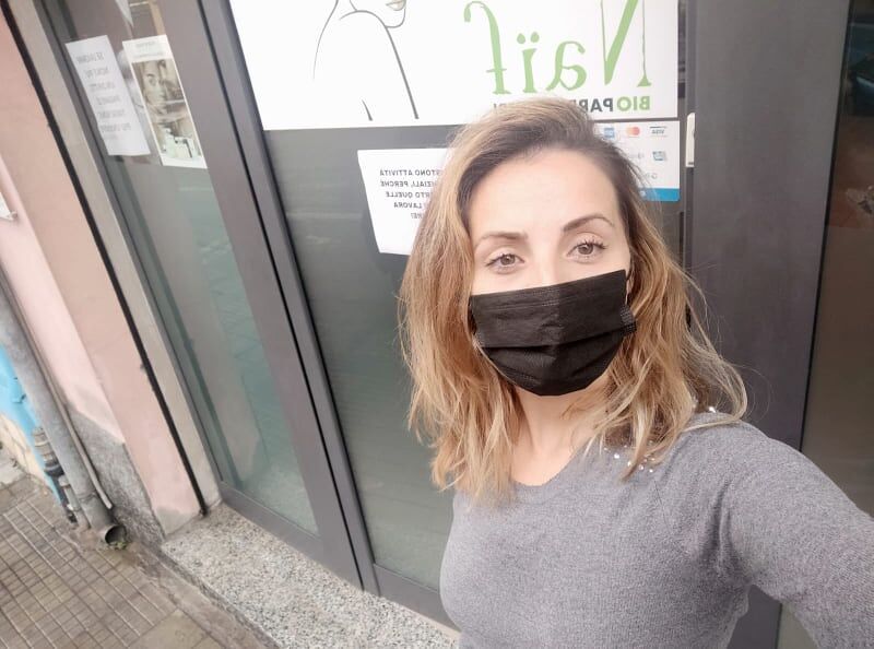 Quartu, Michela apre il suo salone: “Non ho avuto un euro, Stato assente: restare ancora chiusa è una pazzia inutile”