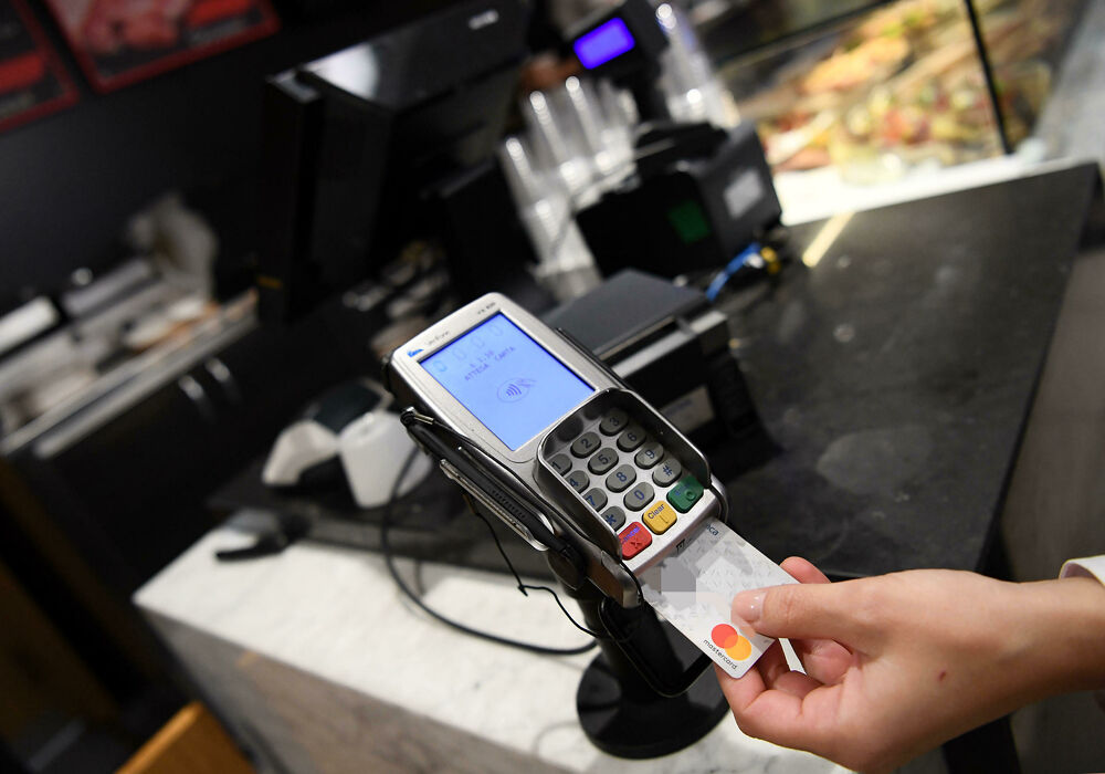 Cagliari, Nas in azione: “positivo” al Covid il pos di un supermercato